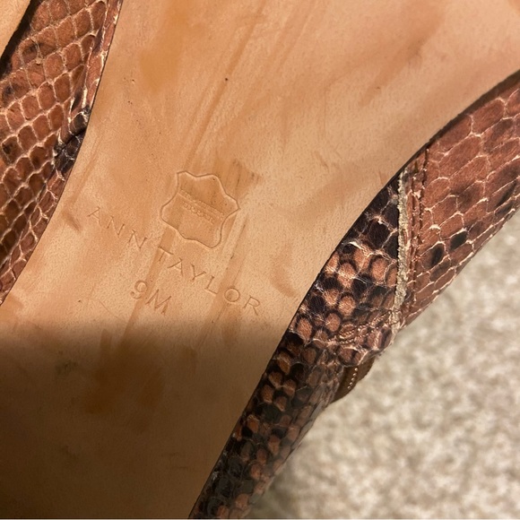 Ann Taylor Talulah Embossed Ankle Boots Size 9 Snakeskin Like Croc Print Booties - Picture 5 of 9